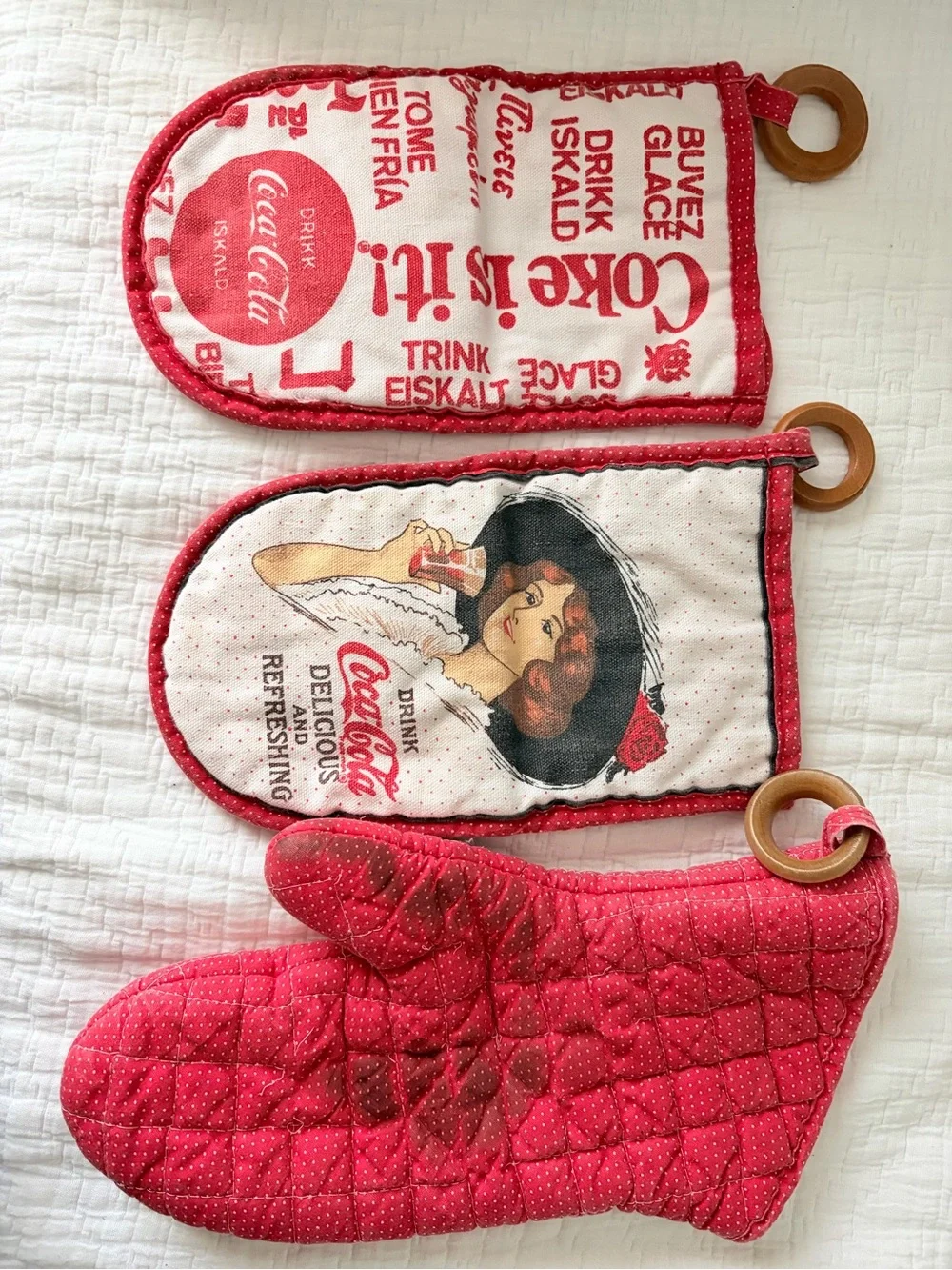 Vintage Coca-Cola Red and White Quilted Oven Mitt and Pot Holders Set